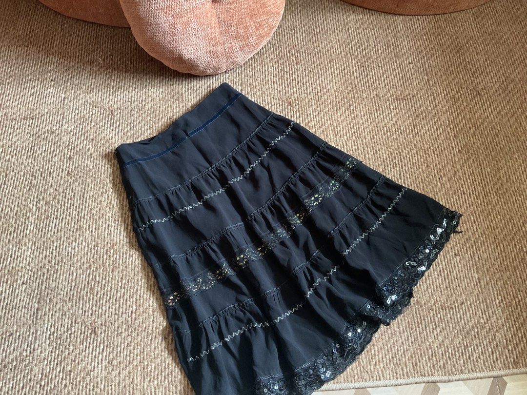 Midi Boho Vintage Skirt Beaded Hem (Category: Skirts) located in Tuguegarao City. Submitted by rewear_files (Listing ID 1451751994, Image 1). Description: Waist: 29 in Length: 25 in Mod: jnt Mop: gcash.