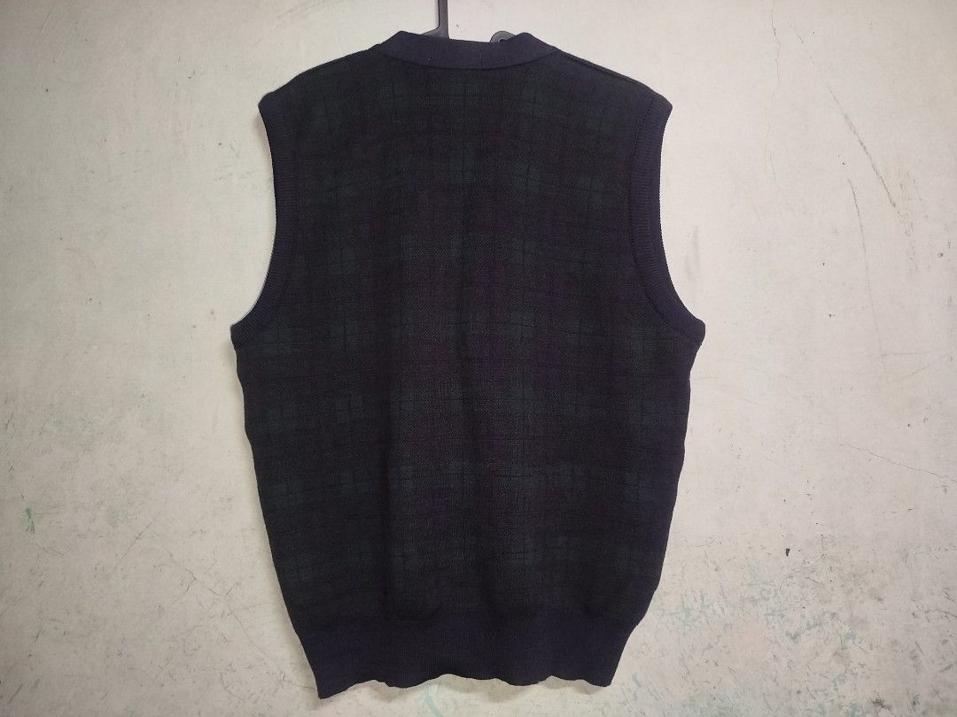 Miyake Design Studio Knitted Vest (Category: Vests) located in San Juan City. Submitted by reddvelasquez4298 (Listing ID 1451741378, Image 2). Description: Miyake Design Studio Knitted Vest 20 Width 24 Length Good Condition Issues minimal himulmol, maliit na butas, Check photos. 😁 1800 pesos PM.