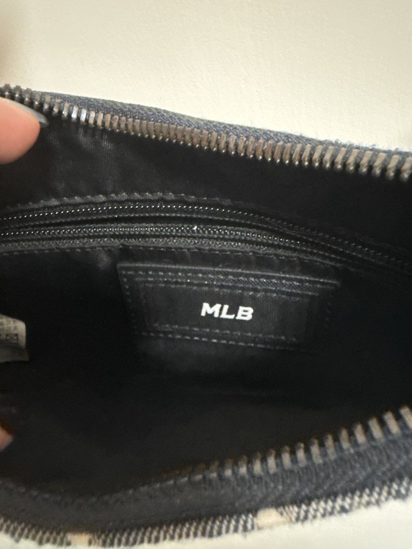 MLB 牛仔腋下包 （分類：單肩包）位於 Hong Kong。 由 heidicheung530 提交（商品編號 1451804594，圖片 3）。簡介： 。