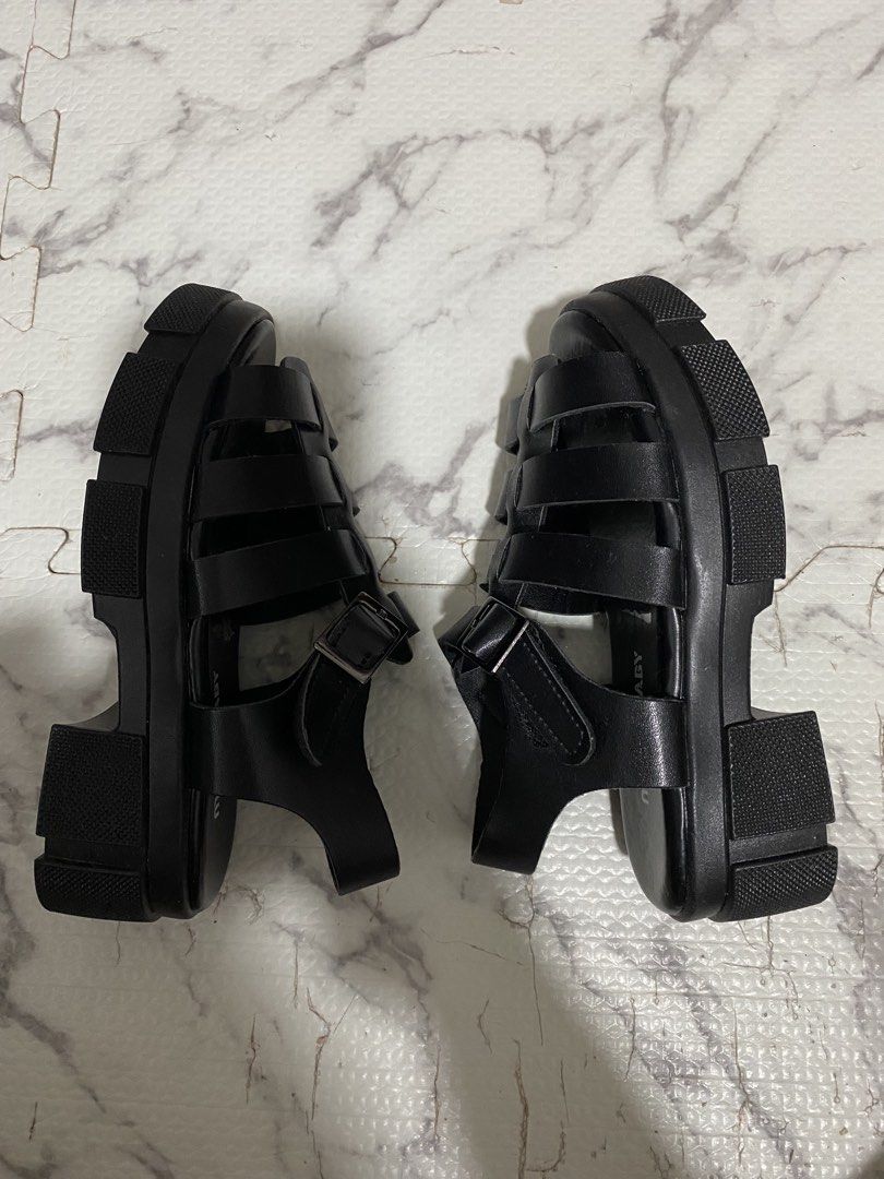 Mmgz Baby Black Chunky Platform Gladiator Sandals (Category: Babies & Kids Fashion) located in Valenzuela. Submitted by acandychin (Listing ID 1451870550, Image 3). Description: - Brand: Mmgz Baby - Style: Black Gladiator Sandals - Features: Chunky platform sole, buckle strap closure - Vibe: Cool and edgy - Versatility: Perfect for dressing up or down - Size: Eur 29 (17.5cm) .