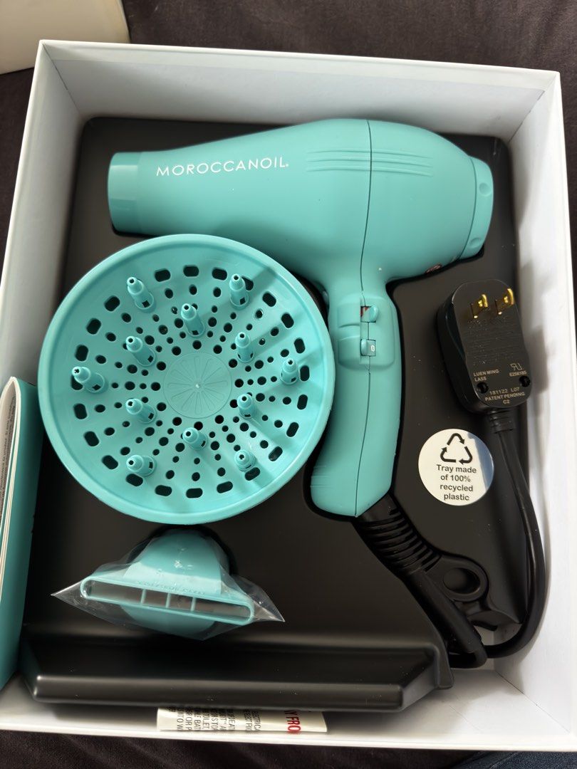 Moroccan Oil Ionic hair dryer (Category: Hair) located in Makati City. Submitted by tinkerboy (Listing ID 1451705143, Image 2). Description: .