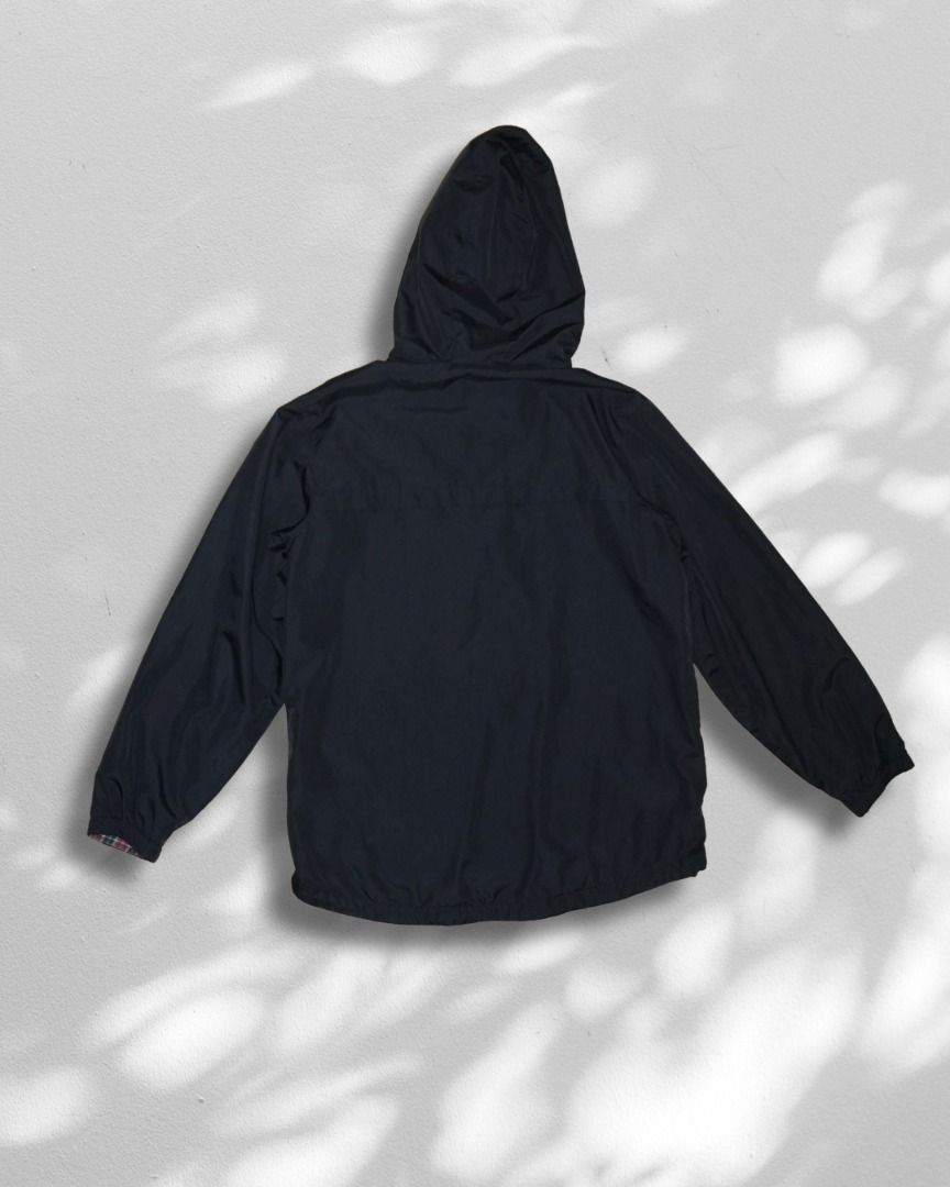ESSE Navy Blue Hooded Windbreaker with Plaid Lining (Category: Coats, Jackets and Outerwear) located in Quezon City. Submitted by rygba (Listing ID 1451751606, Image 2). Description: 📌 Please manage your expectations 📌 Payment first before shipping of item 📌 Shipment will be available next day after purchase (might change on some conditions). 📌 Posted price is final, no lowballers Esse Windbreaker 💵 Price: ₱300 ⏲️ Measurements Width: 21in Le