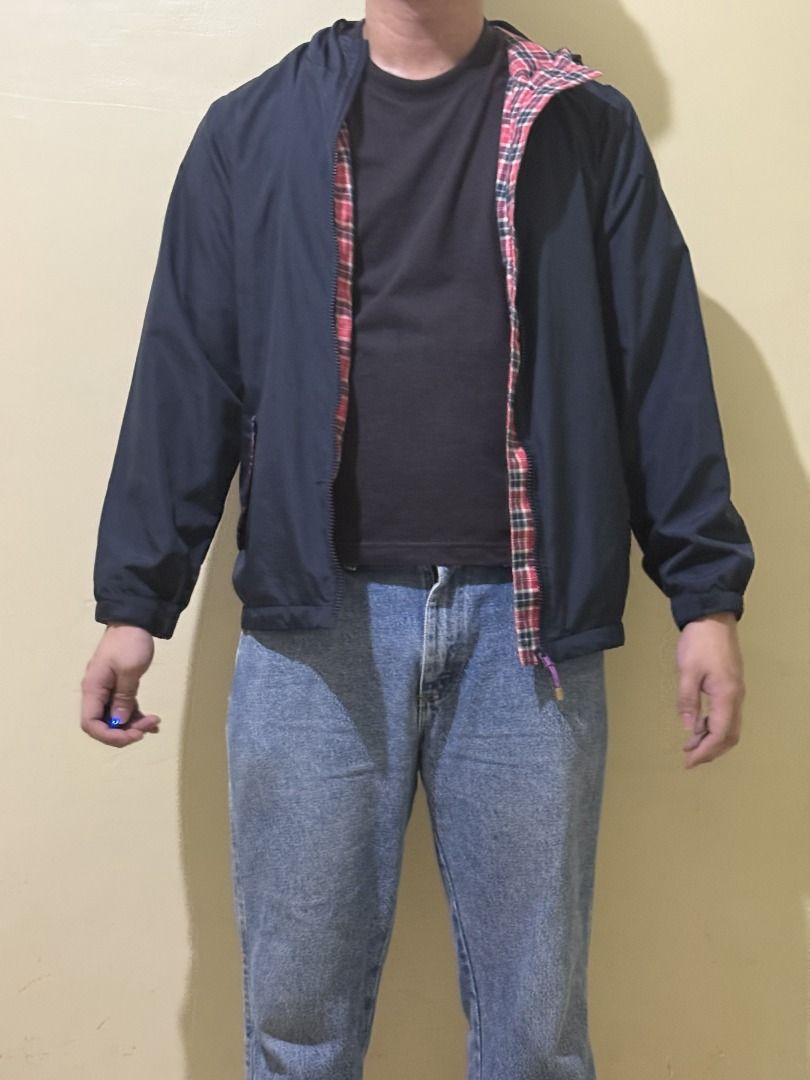 ESSE Navy Blue Hooded Windbreaker with Plaid Lining (Category: Coats, Jackets and Outerwear) located in Quezon City. Submitted by rygba (Listing ID 1451751606, Image 3). Description: 📌 Please manage your expectations 📌 Payment first before shipping of item 📌 Shipment will be available next day after purchase (might change on some conditions). 📌 Posted price is final, no lowballers Esse Windbreaker 💵 Price: ₱300 ⏲️ Measurements Width: 21in Le