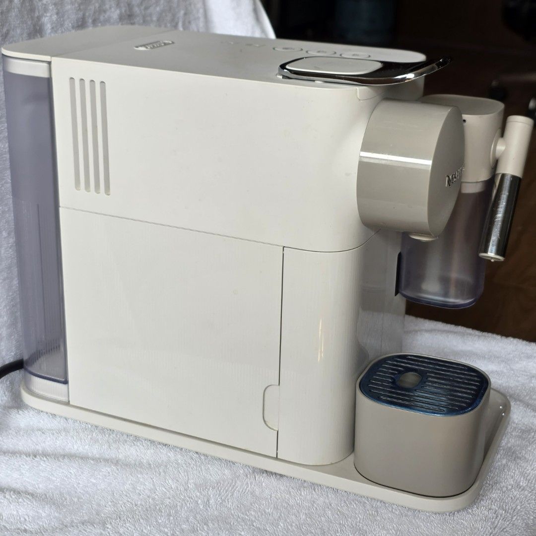 Nespresso Lattissima One | Coffee Machine • Capsule/Pods Compatible Coffee Maker (Category: Coffee Machines & Makers) located in Manila. Submitted by etc.06 (Listing ID 1451023385, Image 3). Description: Nespresso Lattissima One (WHITE) 🤍 Espresso Coffee Machine - one touch café latte and cappucino function - 1 litre water tank capacity - in great condition, used but not abused - complete accessories - no box 🏷️ Nespresso Gran Lattissima, Latti