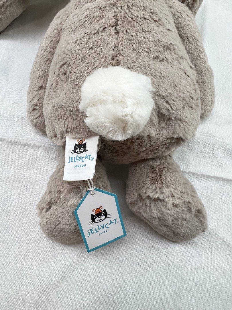 [NEW] Jellycat Bashful Bunny in Beige (Category: Plushies & Soft Toys) located in Quezon City. Submitted by blyc.09 (Listing ID 1451869177, Image 2). Description: - bought in London 🇬🇧 - 💯authentic - with tag.