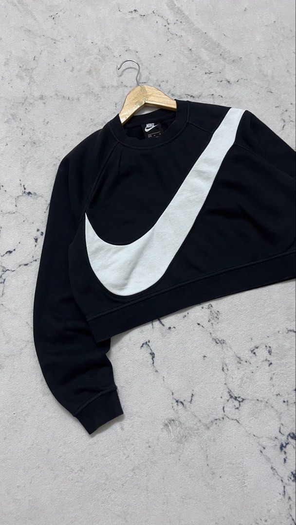 NIKE BIG SWOOSH CROPTOP SWEATSHIRT (RETAIL RM 200++) (Category: Longsleeves) located in Ipoh. Submitted by vilecrispy (Listing ID 1451882520, Image 2). Description: NIKE BIG SWOOSH CROPTOP SWEATSHIRT SIZE S (PIT 21.5 "/ LABUH 17") COND. 9/10.