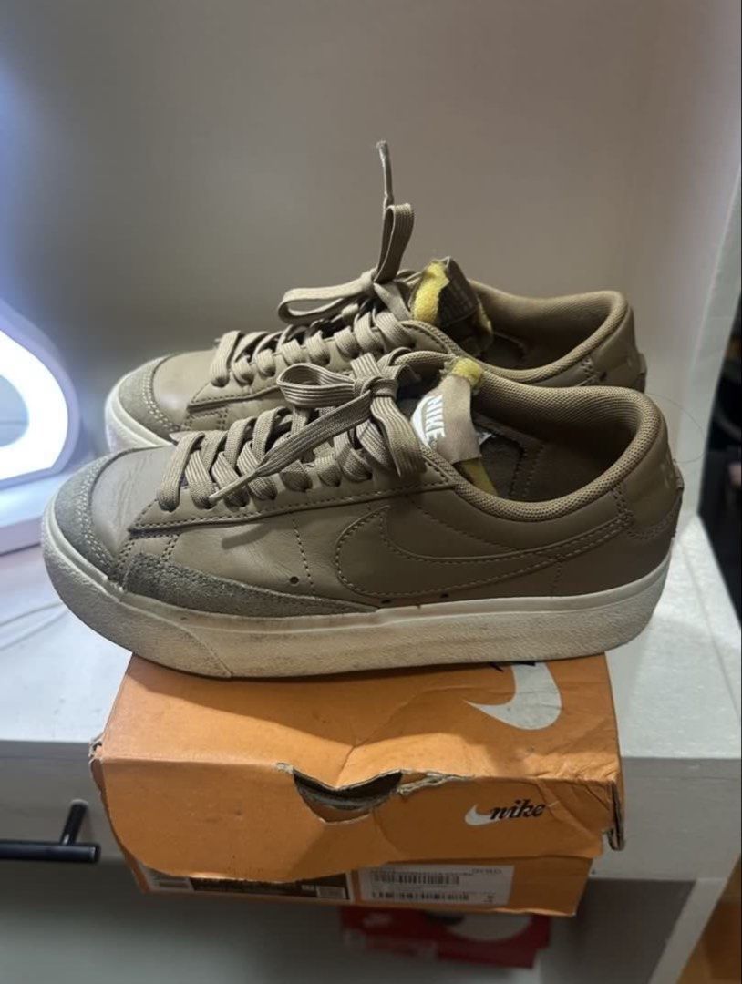 Nike Blazer Low Platform Dark Driftwood US 6 (Category: Sneakers) located in Quezon City. Submitted by katdeclutters (Listing ID 1451777205, Image 2). Description: Nike Blazer Low Platform - Dark Driftwood, US 6 Used only a few times. Still in very good condition and kayang-kaya linisin - just a quick wipe on the soles is enough. Minor dirt from normal use, no major damage. • Original box included • No sole issues • Selling as is • RFS: Declutter