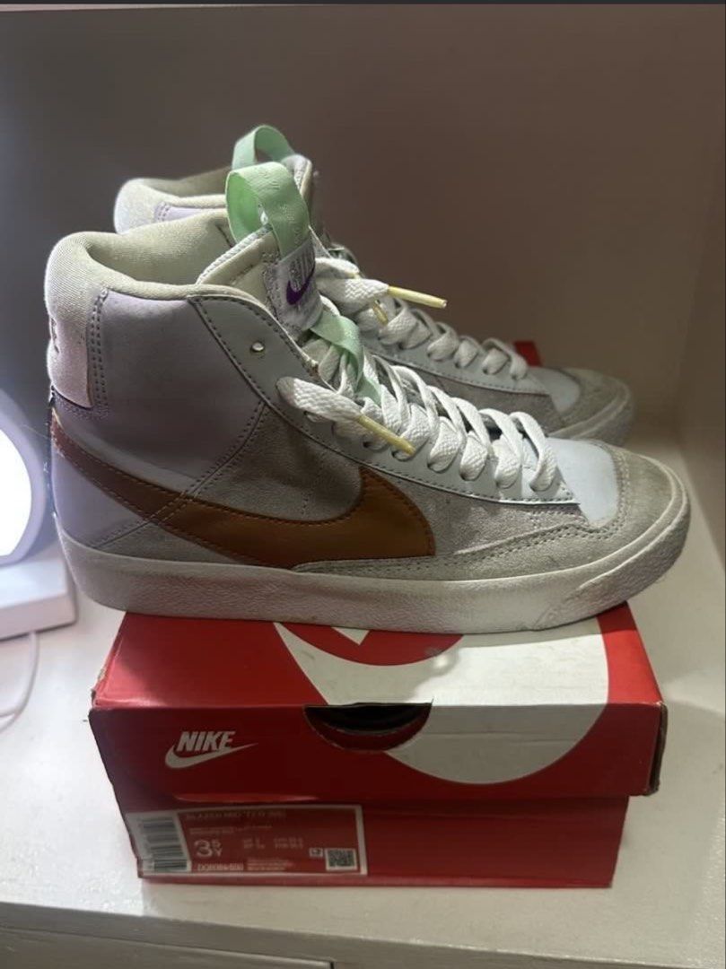 Nike Blazer Mid '77D GS - Barely Grape Metallic Copper Size 3.5Y (Category: Sneakers) located in Quezon City. Submitted by katdeclutters (Listing ID 1451858472, Image 3). Description: Nike Blazer Mid '77D GS - Barely Grape / Metallic Copper, Size 3.5Y Used only 2x. Still in great shape and kayang kaya linisin to look almost new. Minimal dirt, no major damage. • Original box included • No sole issues • Selling as is (buyer can clean) • Declutterin