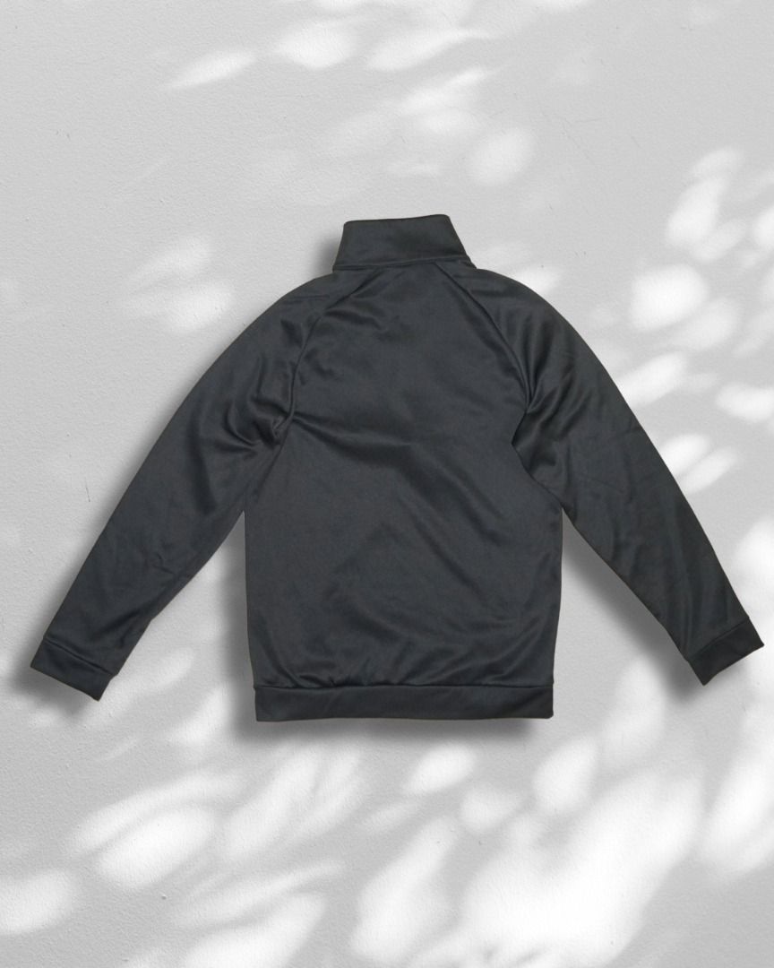 Nike Quarter Zip (Category: Activewear) located in Quezon City. Submitted by rygba (Listing ID 1451813599, Image 2). Description: 📌 Please manage your expectations 📌 Payment first before shipping of item 📌 Shipment will be available next day after purchase (might change on some conditions). 📌 Posted price is final, no lowballers Nike Long Sleeves 💵 Price: ₱100 ⏲️ Measurements Width: 20in Length: 28in Sleeve Length: 21in Model: 5'6ft/67kg Mal