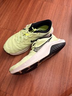 (Category: ) located in . Submitted by aliswardrobe (Listing ID 1451829576, Image 1). Description: .