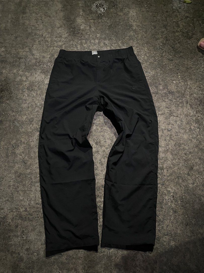 Nike Sportswear Black Track Pants (Category: Joggers) located in Manila. Submitted by gius_ich (Listing ID 1451735625, Image 2). Description: - Black Nike track pants - Size XL - Elastic waistband with drawstring - Side pockets - Back pocket - Small Nike logo on left leg - Made in China - Ideal for sports or casual wear.