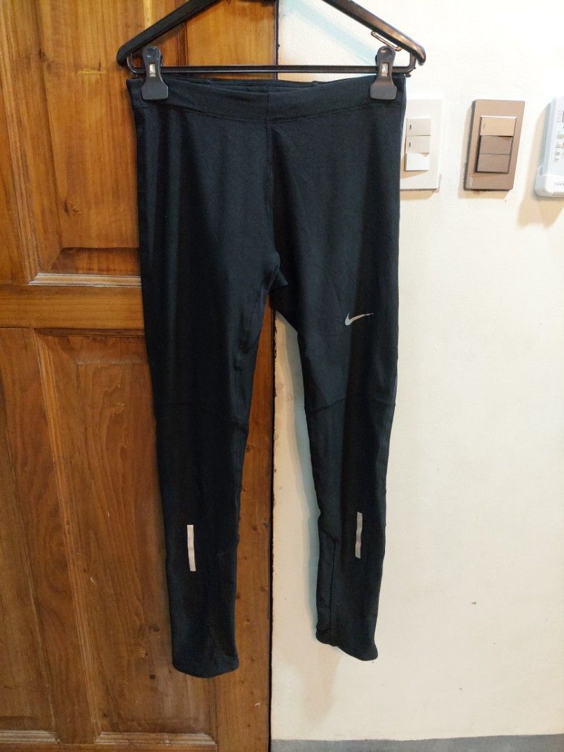 NIKE TECH DRI-FIT TIGHTS TRAINING PANTS (Category: Activewear) located in San Pedro. Submitted by cyanide.slug.cat (Listing ID 1451819402, Image 2). Description: medium 30-32" waist 37" waist like new but may small rub.