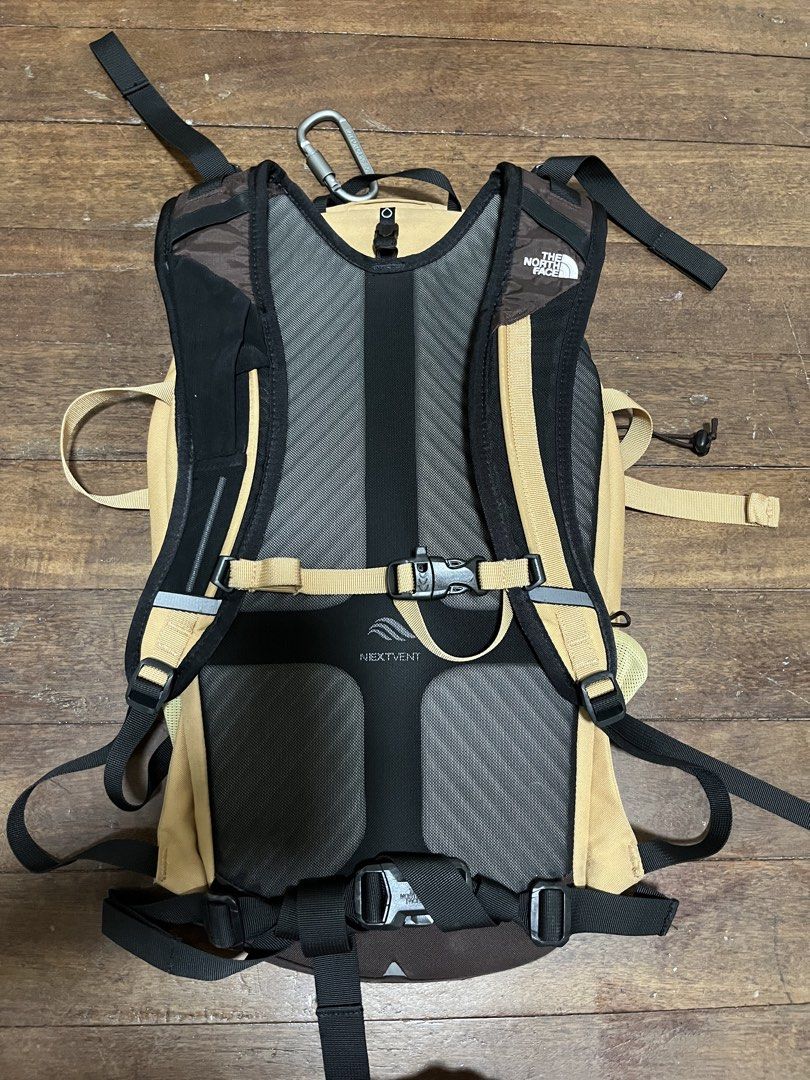 Northface Basin 24 backpack (Category: Backpacks) located in Makati City. Submitted by quinito_ (Listing ID 1451799433, Image 2). Description: 24 liter back pack. Still in great shape. Negotiable. Makati area. .