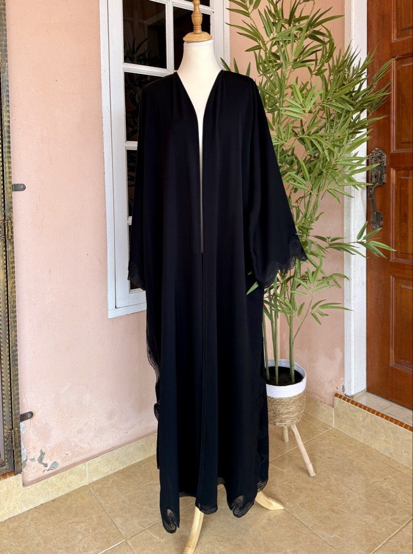 Outerware Abaya (Category: Baju Kurung & sets) located in Kota Bharu. Submitted by eong_mymoon (Listing ID 1451864595, Image 2). Description: Sy nak letgo abaya / mukhawar sy sememang utk size badan M\L sahaja. Sy nak clear wardrobe sy . InsyaAllah material dan condition masih baik. Boleh rujuk gambar ya ..