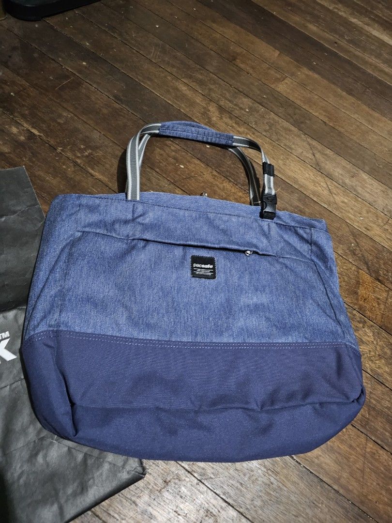 Pacsafe tote bag laptop bag (Category: Laptop Bags & Sleeves) located in Manila. Submitted by onlinesmartshopping12 (Listing ID 1451895421, Image 1). Description: no issue.