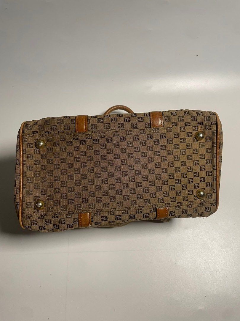 SALE! PIERRE BALMAIN DUFFLE BAG RUSH SALE (Category: Clutches) located in Cabiao. Submitted by mark_galang (Listing ID 1451781700, Image 2). Description: Good condition.