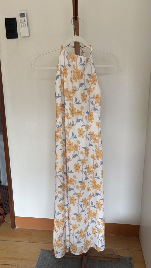 Pomelo Floral Maxi Dress (Category: Dresses) located in Valenzuela. Submitted by ahlexluna (Listing ID 1451826023, Image 1). Description: .
