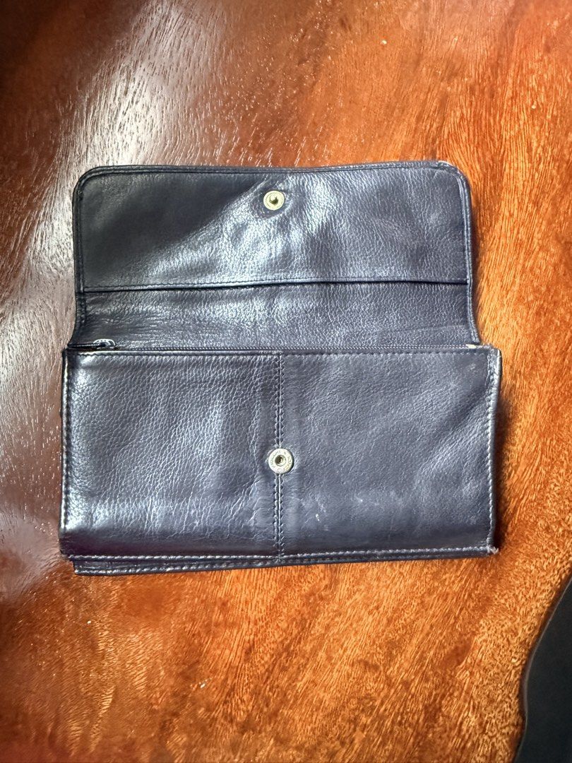 Preloved rocha.john Rocha leather wallet (Category: Wallets & Card holders) located in Naga. Submitted by pritilen (Listing ID 1451736219, Image 2). Description: This black leather purse by Designers By Debenhams John Rocha features a distinct large button fastening. Preloved Genuine leather Medium-sized wallet with ID & card slots .