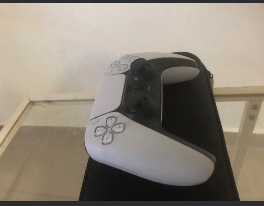 Ps5 controller (Category: Controllers) located in Gombak. Submitted by sammuyi (Listing ID 1451744591, Image 1). Description: Letting go of my ps5 controller . Original come with the game .