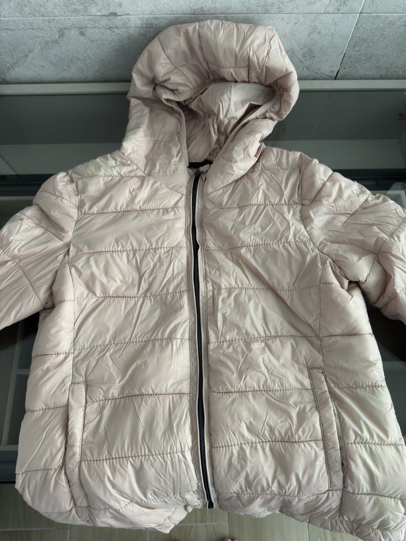 Pull & Bear Light Pink Hooded Puffer Jacket (Category: Coats, Jackets and Outerwear) located in Makati City. Submitted by tinkerboy (Listing ID 1451708959, Image 1). Description: - Light pink puffer jacket from Pull & Bear - Features a hood and zip-up front - Convenient side pockets - Lightweight and warm, perfect for cooler weather - Easy to pack and carry.