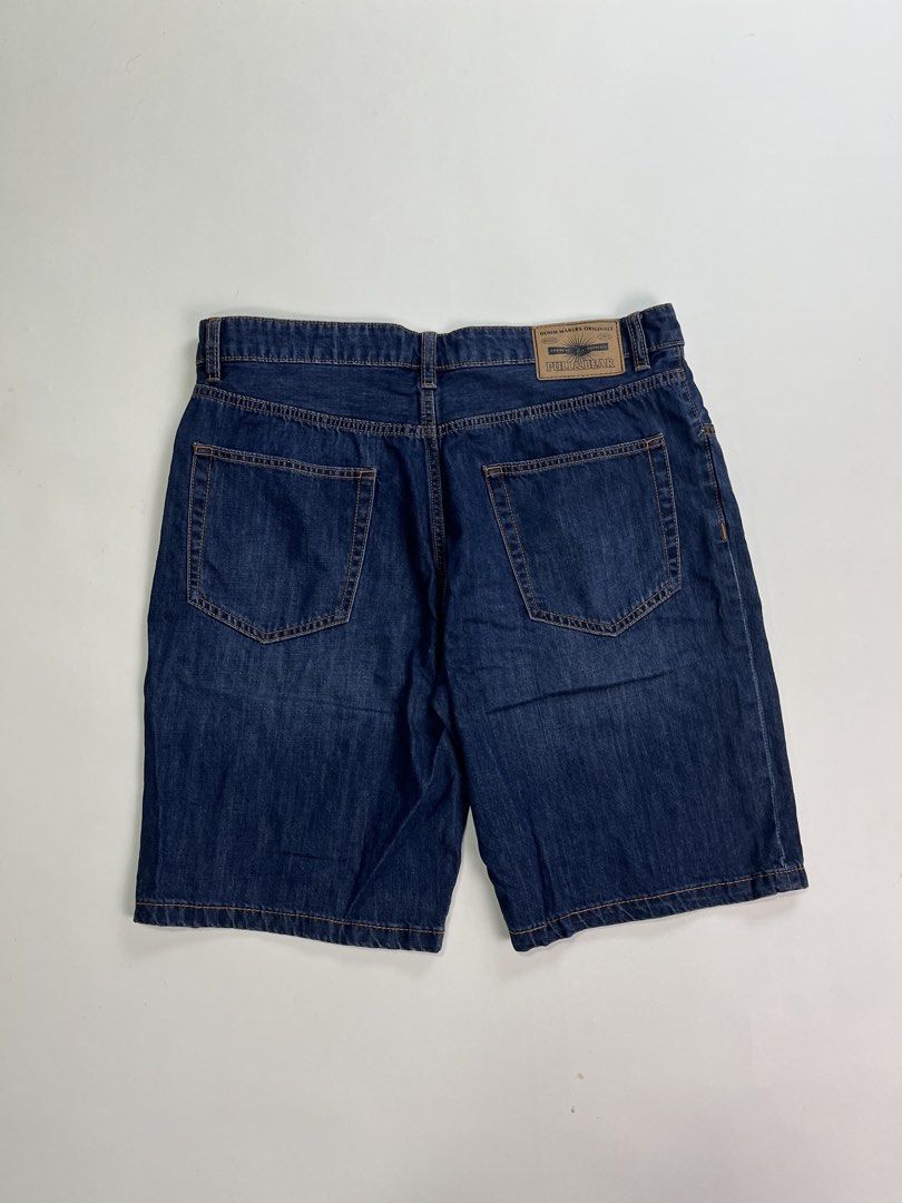 Pull & Bear Shorts (Category: Shorts) located in Makati City. Submitted by ufcknwthbst (Listing ID 1451704517, Image 3). Description: 21 inch length 9.5/10 condition No issue.
