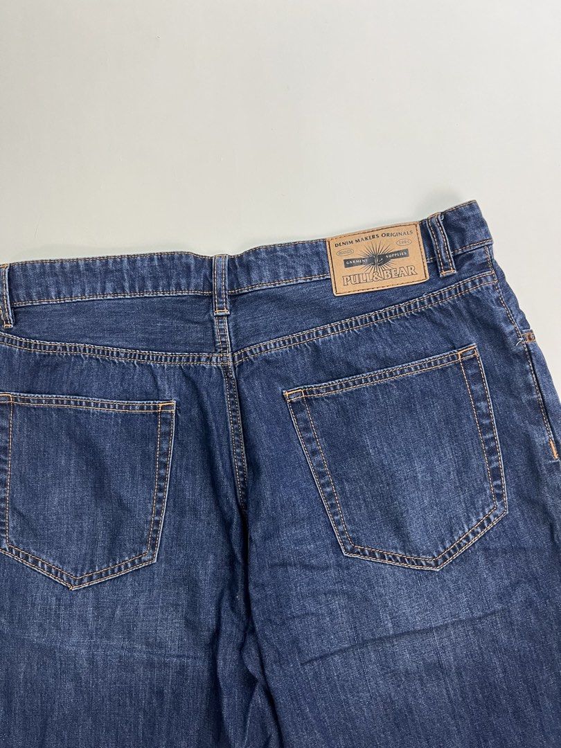 Pull & Bear Shorts (Category: Shorts) located in Makati City. Submitted by ufcknwthbst (Listing ID 1451704517, Image 2). Description: 21 inch length 9.5/10 condition No issue.