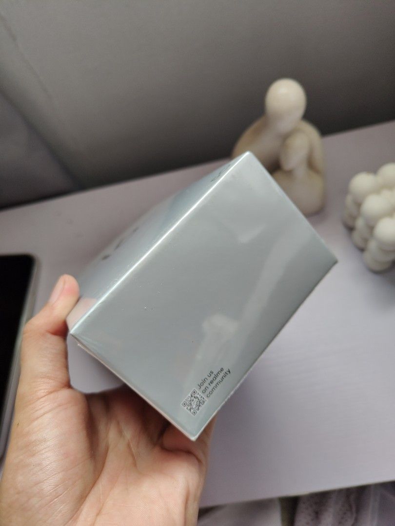Realme 16 pro (Category: Realme) located in Manila. Submitted by tantankhallyx1606 (Listing ID 1451895510, Image 2). Description: Available unit Open for swap add sa lower unit Realme 16 pro 5g 12/512 Brand new sealed kau na mag unbox Complete standard package.