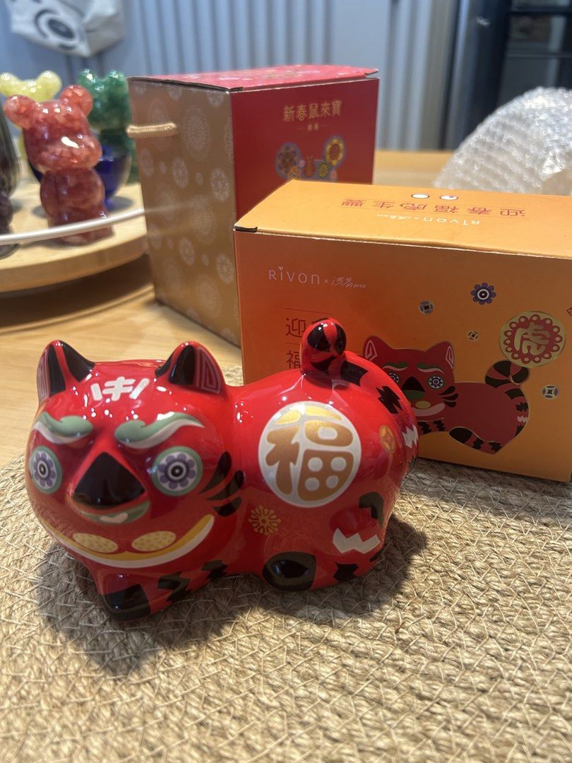由 daniel028 (刊登 ID 1451707103，圖片 3) 提交，位於 台北市 (Taipei) 的 Rivon*禮坊 (類別：其他居家裝飾)，說明：藝術家洪易設計，禮坊（Rivon）推出全新未使用附包裝盒防撞泡綿 老虎：500$ 鼠：2000。