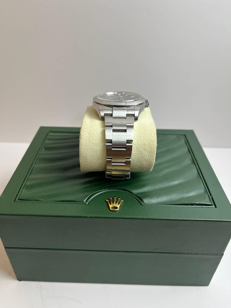 Rolex Explorer I Black Dial Steel 39mm (Category: Luxury Watches) located in Manila. Submitted by pl.co (Listing ID 1451796856, Image 3). Description: ⌚ Rolex Explorer I 214270 (39mm) For sale: Rolex Explorer I Ref. 214270 One of the most versatile and sought-after modern Rolex sports watches. Its clean black dial, 39mm case, and timeless design make it perfect for both everyday wear and special occasions. Specifications: • Reference: 214270 • Ca