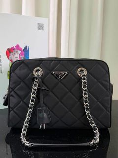 (Category: ) located in . Submitted by bagsandshoesmanymore (Listing ID 1437761632, Image 1). Description: .