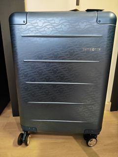 (Category: ) located in . Submitted by luminessentials (Listing ID 1451710171, Image 1). Description: .