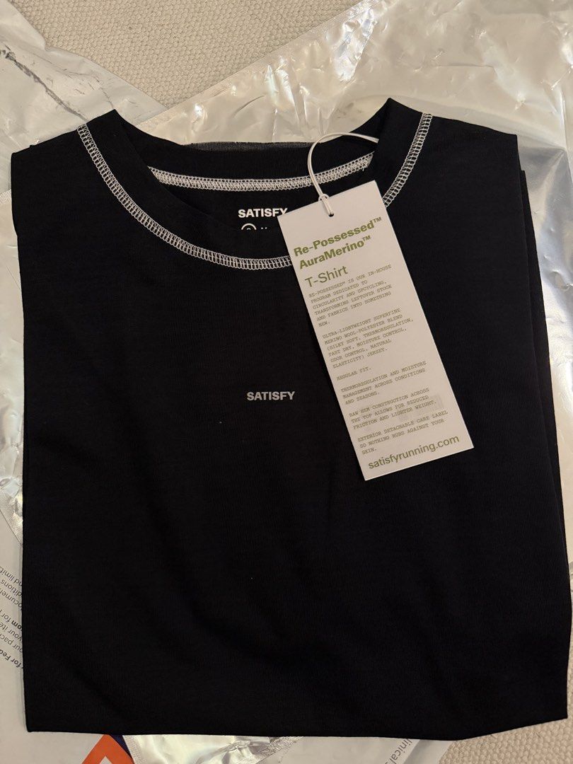 Satisfy Re‑Possessed™ AuraMerino™ T‑Shirt (Category: Activewear) located in Muntinlupa City. Submitted by caro_ray (Listing ID 1451255893, Image 3). Description: NEW, unworn Size Small Complete with packaging and tags NO COD and all sales final. For pickup only c/o buyer For cool starts that warm quickly, days when form and weather fluctuate in tandem. AuraMerino™ adapts to the moment. Heat passes, air circulates, distractions fade. Focus remains