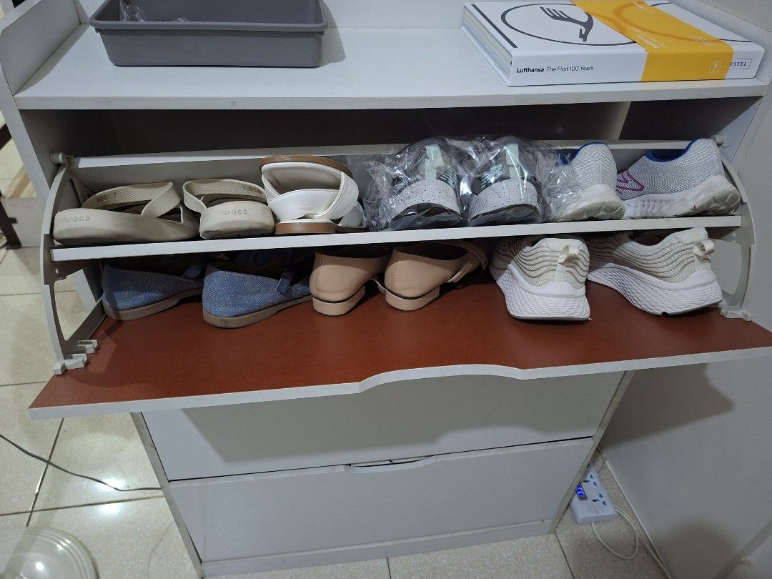 Shoe rack (Category: Storage Boxes & Baskets) located in Paranaque City. Submitted by potatoiceblended (Listing ID 1451007116, Image 3). Description: with issue : lumulundo / curved na yung layers.