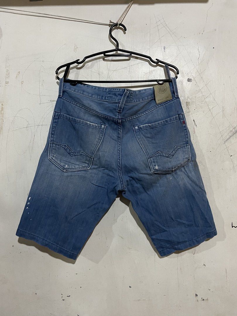Short jeans (Category: Shorts) located in Batangas. Submitted by iam_magnus (Listing ID 1451845606, Image 2). Description: 500 for Take all‼️ short Dsquared2 Armani Replay Pm for mor details J&T courier Plus sf nlng mga kuys.