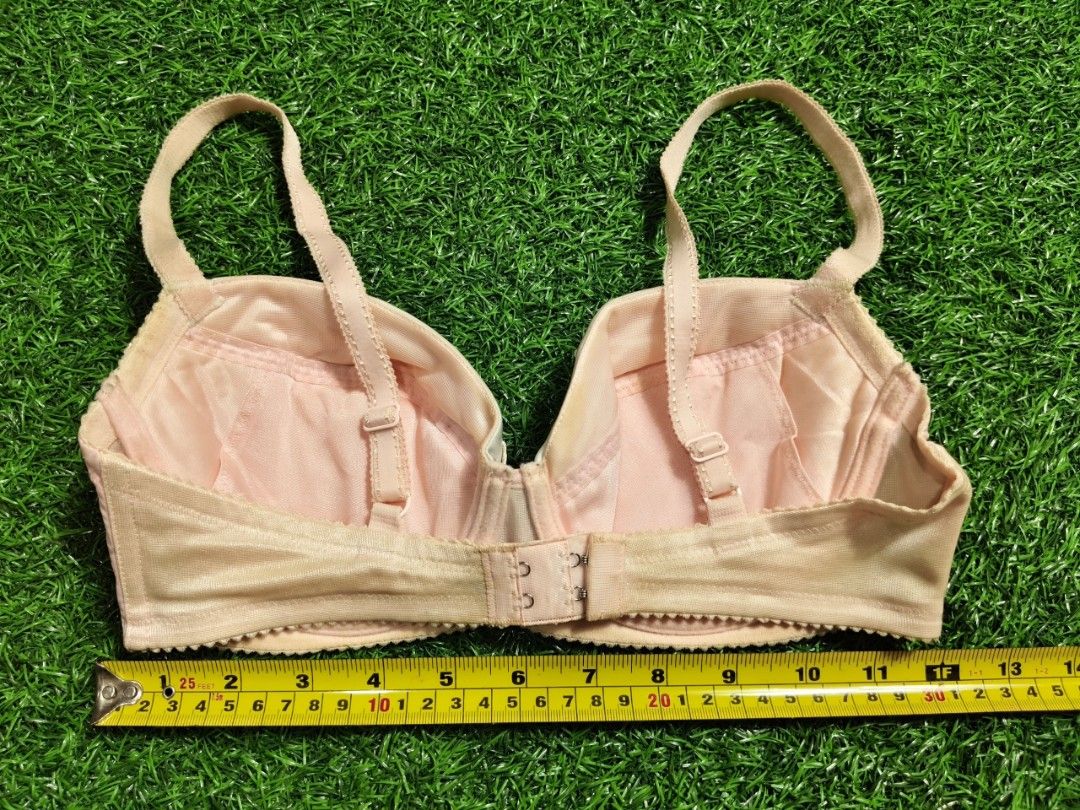 Size E65 (Category: New Undergarments & Loungewear) located in Sungai Buloh. Submitted by Zirahh.BndleNightware (Listing ID 1451861348, Image 2). Description: 9/10.