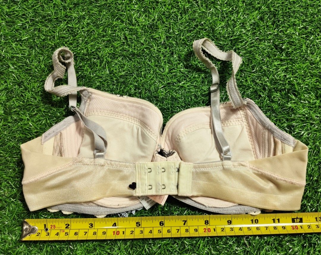 Size E65 (Category: New Undergarments & Loungewear) located in Sungai Buloh. Submitted by Zirahh.BndleNightware (Listing ID 1451870070, Image 2). Description: 9/10.