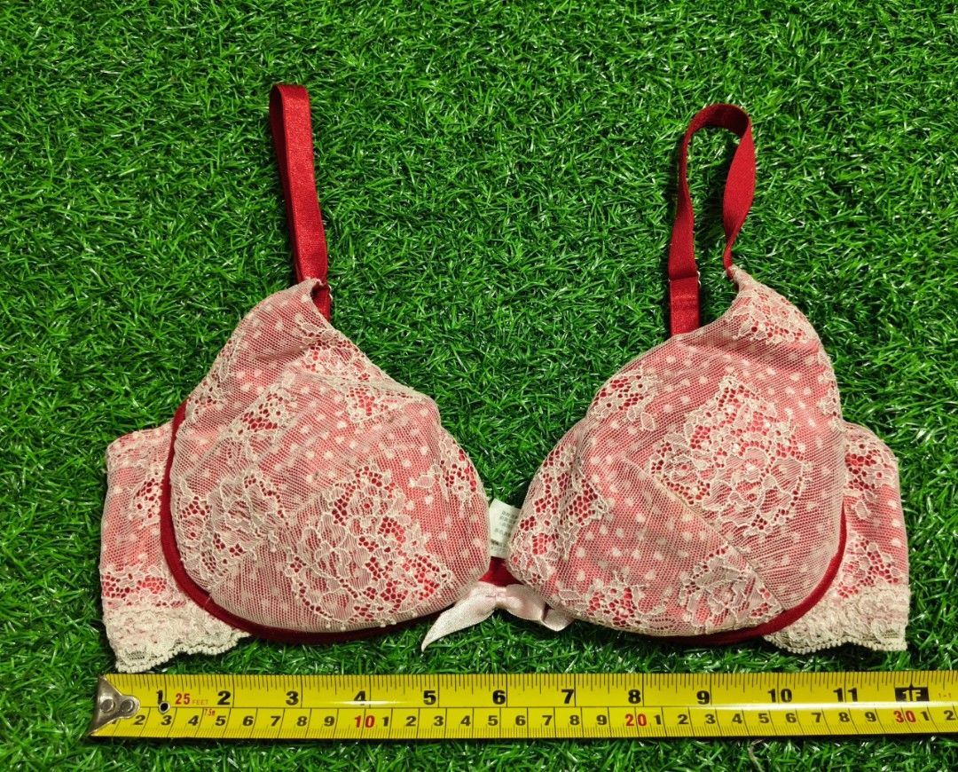 Size E75 (Category: New Undergarments & Loungewear) located in Sungai Buloh. Submitted by Zirahh.BndleNightware (Listing ID 1451869828, Image 1). Description: 9/10.