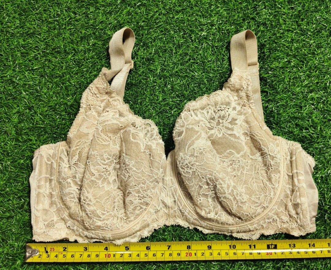 Size G80 (Category: New Undergarments & Loungewear) located in Sungai Buloh. Submitted by Zirahh.BndleNightware (Listing ID 1451868537, Image 1). Description: 9/10.
