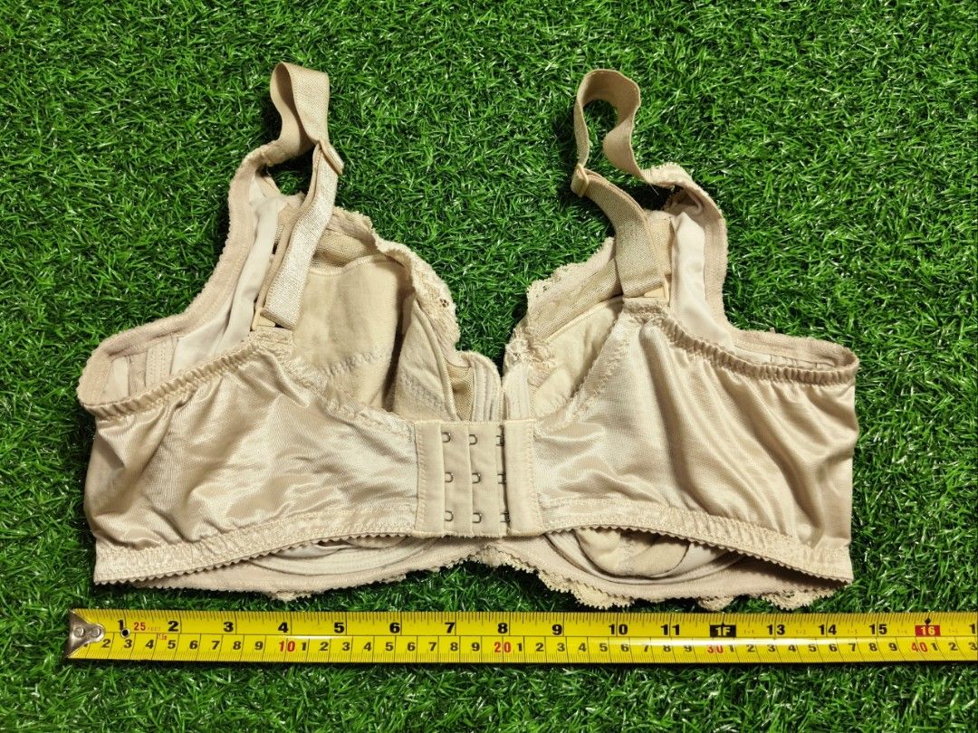 Size G80 (Category: New Undergarments & Loungewear) located in Sungai Buloh. Submitted by Zirahh.BndleNightware (Listing ID 1451868537, Image 2). Description: 9/10.