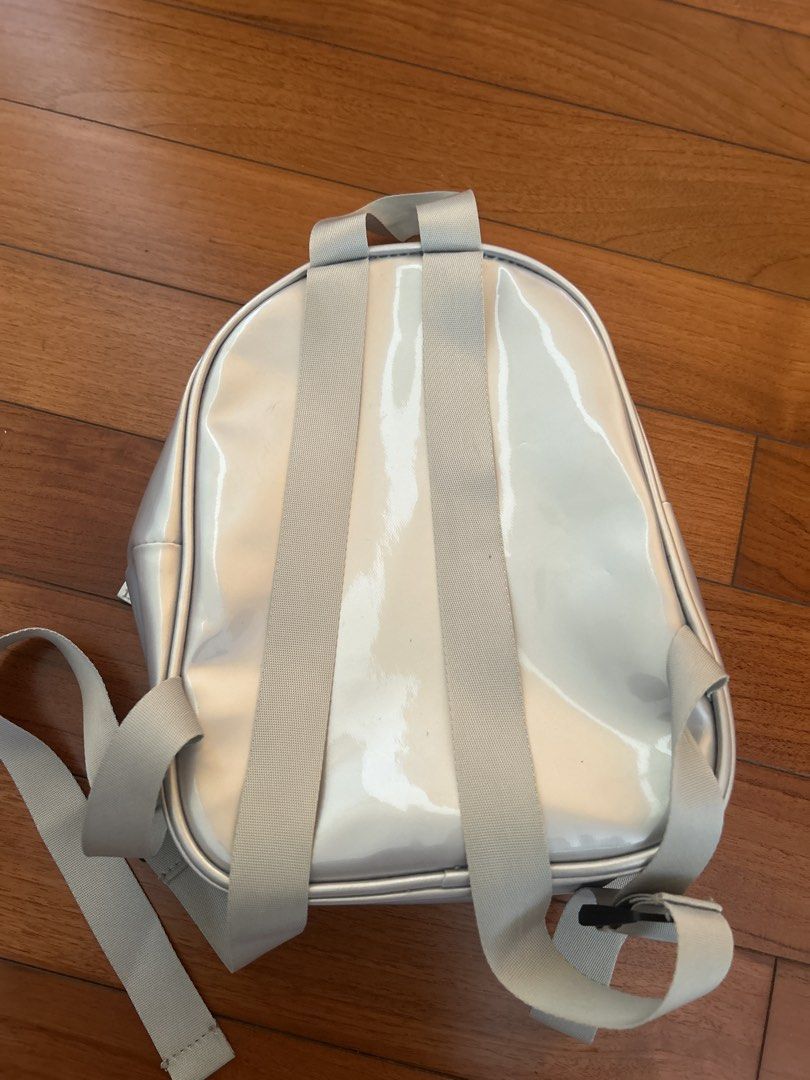 Small backpack （分類：背囊）位於 Hong Kong。 由 lililiwe 提交（商品編號 1451720005，圖片 2）。簡介： 。