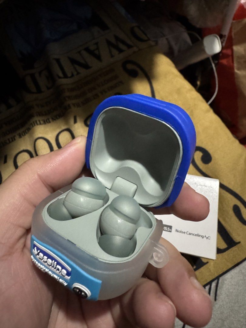 Sony LinkBuds Fit Noise Cancelling Earbuds (Category: Earphones) located in Muntinlupa City. Submitted by nilmarwhere (Listing ID 1451898251, Image 1). Description: Purchased date : July 19,2026 2 beses lang nagamit Location: Muntinlupa City Rfs: for upgrade - Sony LinkBuds Fit earbuds in light grey - Immerse yourself with noise-cancelling and great sound quality - Comes complete with charging case and original box - Extended battery life: 5.5 ho
