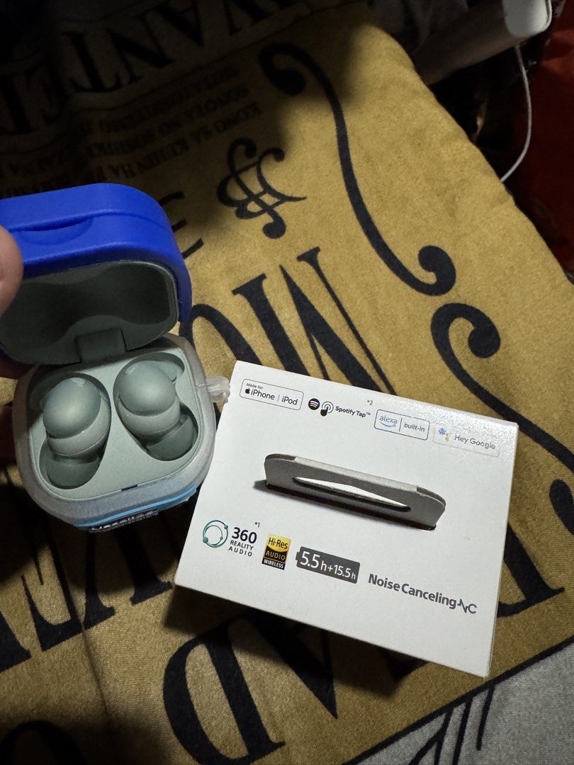 Sony LinkBuds Fit Noise Cancelling Earbuds (Category: Earphones) located in Muntinlupa City. Submitted by nilmarwhere (Listing ID 1451898251, Image 3). Description: Purchased date : July 19,2026 2 beses lang nagamit Location: Muntinlupa City Rfs: for upgrade - Sony LinkBuds Fit earbuds in light grey - Immerse yourself with noise-cancelling and great sound quality - Comes complete with charging case and original box - Extended battery life: 5.5 ho