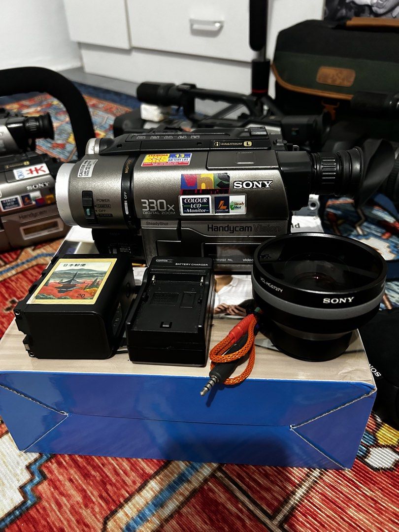 Sony TRV46 PAL (Category: Video Cameras) located in Pasig City. Submitted by bloodysykes (Listing ID 1451895467, Image 1). Description: - Sony Handycam Vision camcorder - 330x Digital Zoom - NightShot feature for low light recording - Stamina battery life indicator - Includes battery charger - Includes Sony Wide Angle Lens (VCL-HG0737Y) - Perfect for capturing precious memories issue: sira light bulb ng flash light replaceable .