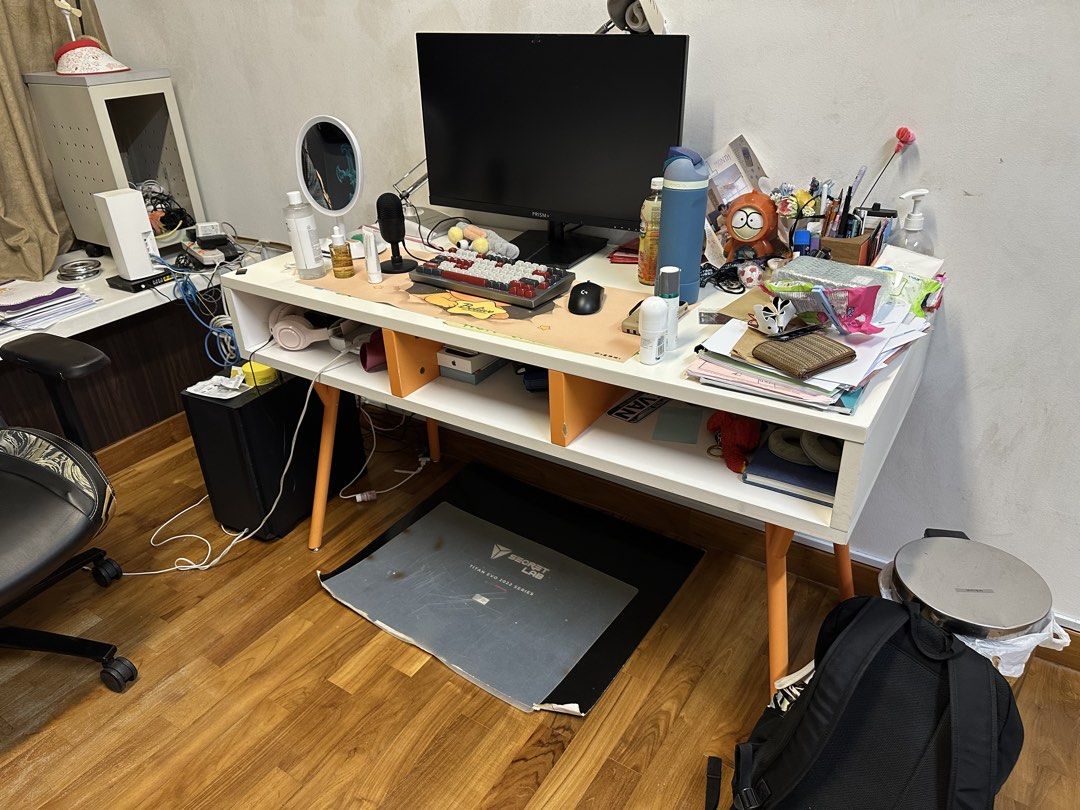 Study table (Category: Tables & Sets) located in Singapore. Submitted by seowyujin (Listing ID 1451807566, Image 1). Description: .