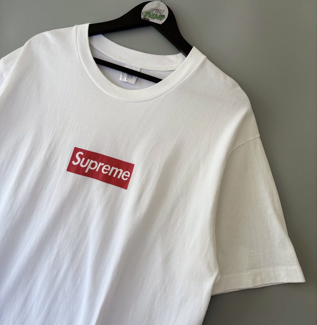 Supreme Box Logo (Category: Activewear) located in Cebu City. Submitted by bestpicked (Listing ID 1451772372, Image 2). Description: Good as new condition Size Large on tag Dimension 23x30 Best fit large No issue.