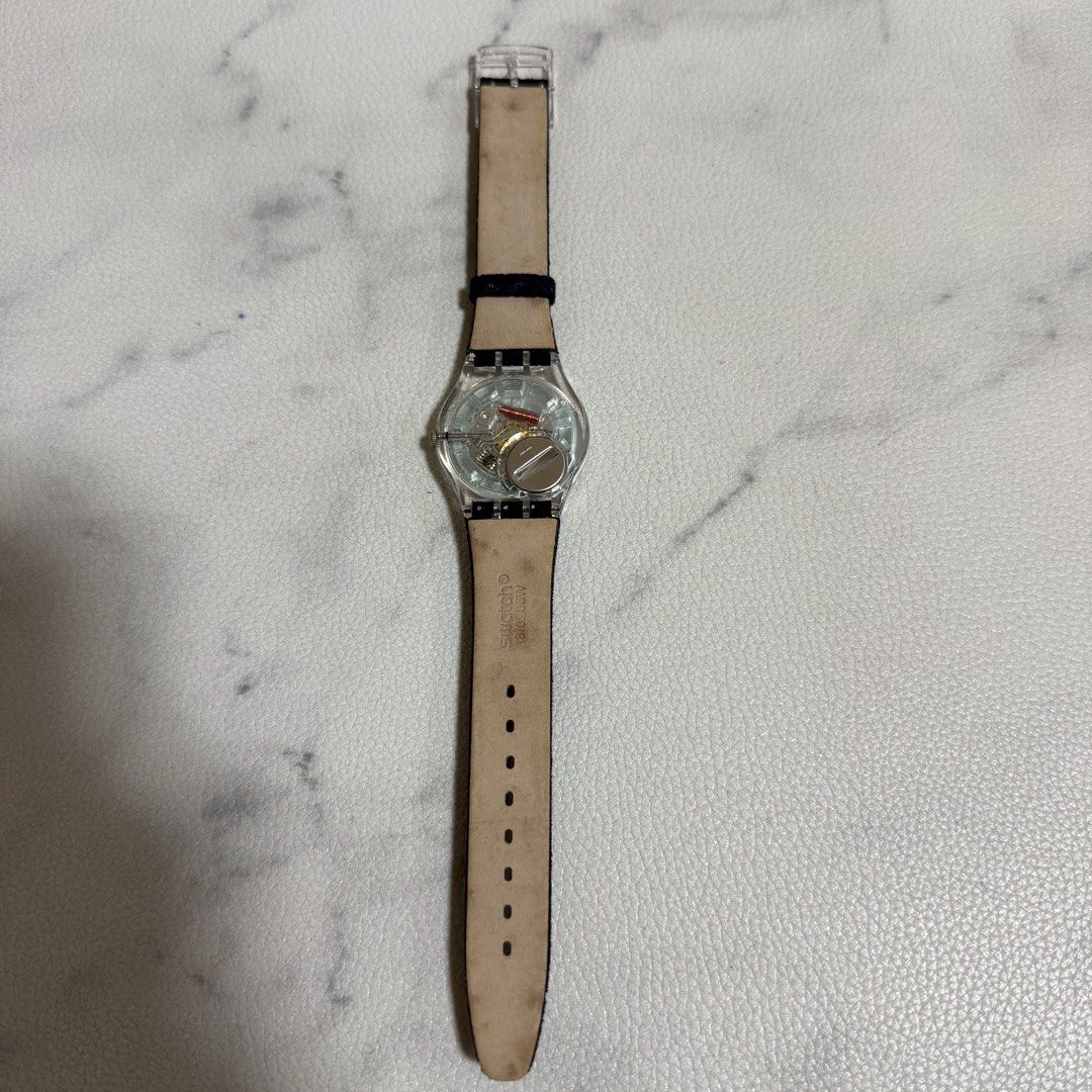由 pinkfish666 (刊登 ID 1451802044，圖片 3) 提交，位於 苗栗縣 (Miaoli) 的 SWATCH GE262 34mm 錶帶有髒污便宜出售 (類別：手錶)，說明：全新，但錶帶有髒污如圖，故便宜出售。