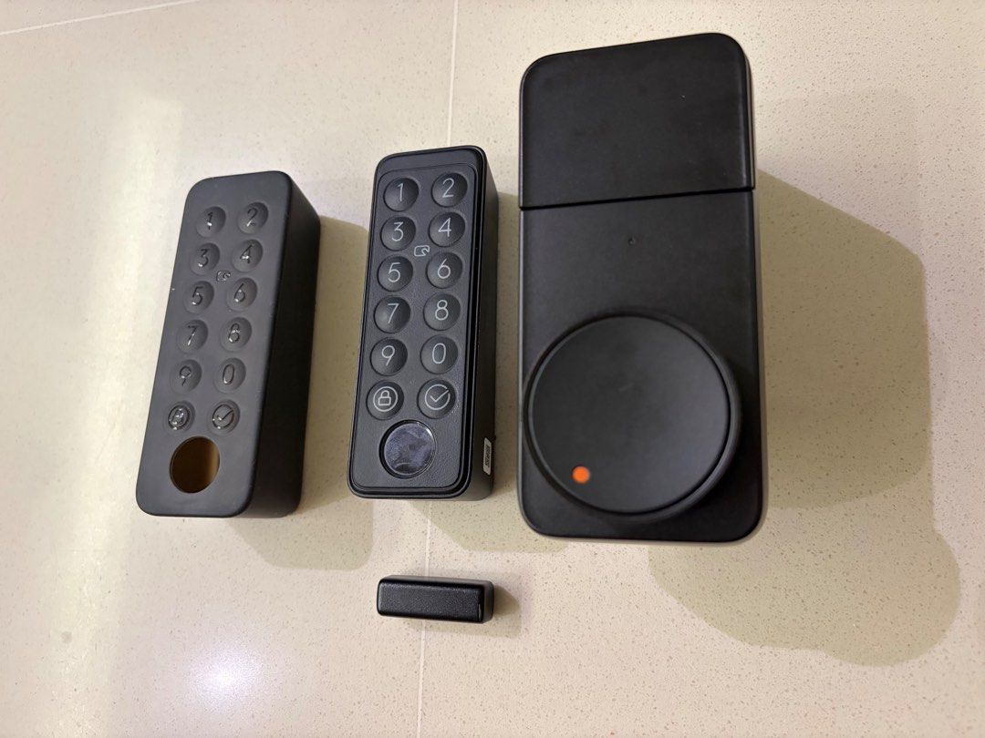 Switchbot Pro (Category: Locks, Doors & Gates) located in Singapore. Submitted by geedeez (Listing ID 1451837150, Image 2). Description: .