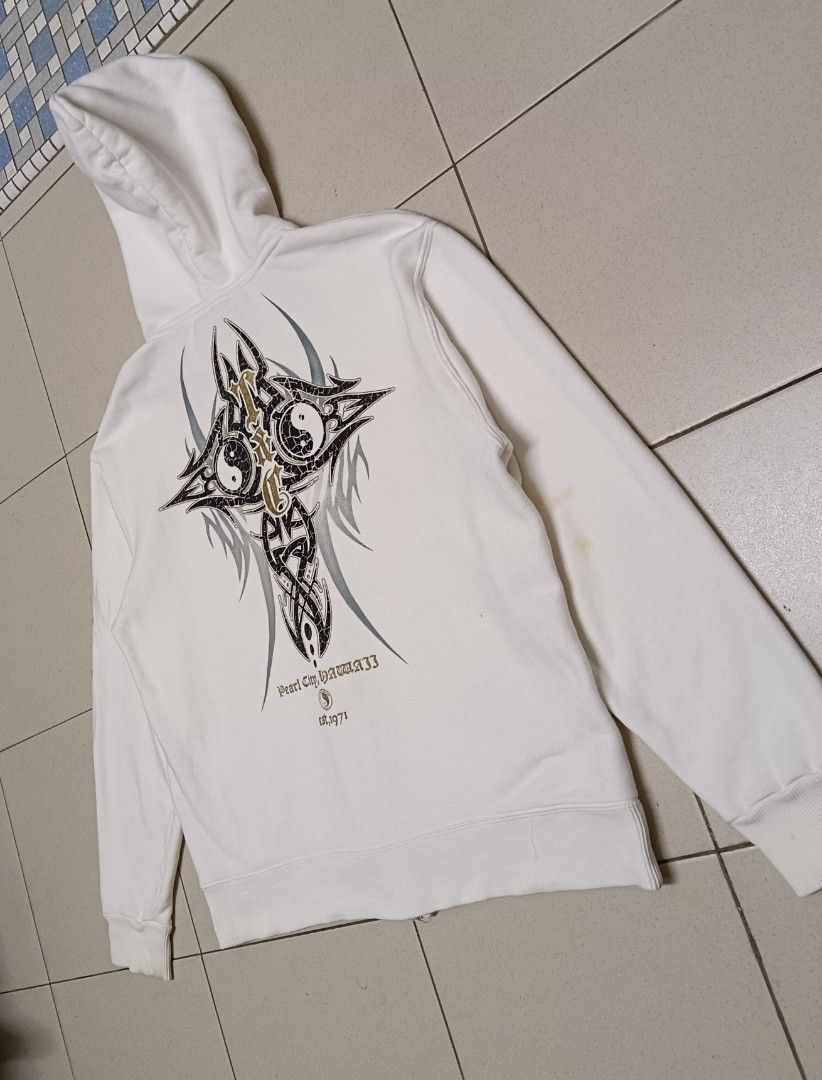 T&C Surf Hawaii Tribal Cross Design Zipper Hoodie (Category: Hoodies) located in Kota Bharu. Submitted by pemburu-bundle89 (Listing ID 1451865907, Image 3). Description: Tag-T&C Saiz-M Pit-21 inci Labuh-26 inci Condition -9/10 Bebas Defect (Logo Bukan Crack,Tapi Design Memang Mcm Tu,TQ).