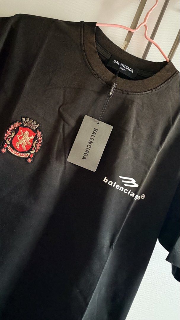 Tees （分類：T-shirt、恤衫、有領衫）位於 Hong Kong。 由 maomaorush 提交（商品編號 1451867021，圖片 3）。簡介： New tees。