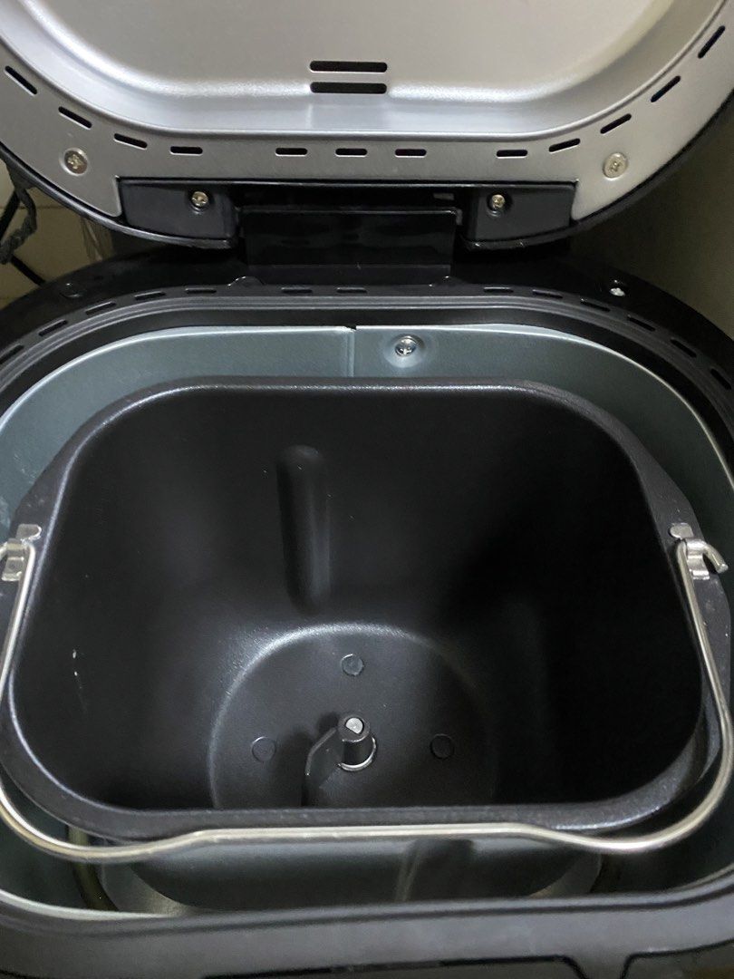 Tefal breadmaker (Category: Breadmakers) located in Singapore. Submitted by adelee1012 (Listing ID 1451895378, Image 3). Description: Like new . .